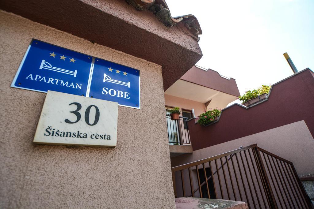 Apartments Ema Pula Exterior foto