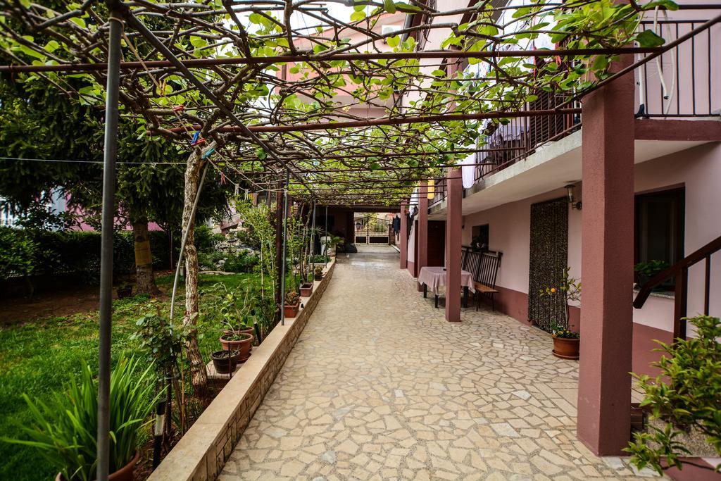 Apartments Ema Pula Exterior foto