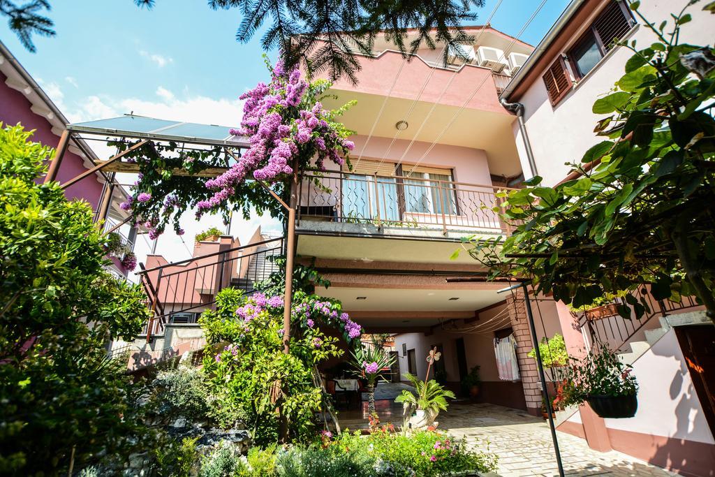Apartments Ema Pula Exterior foto