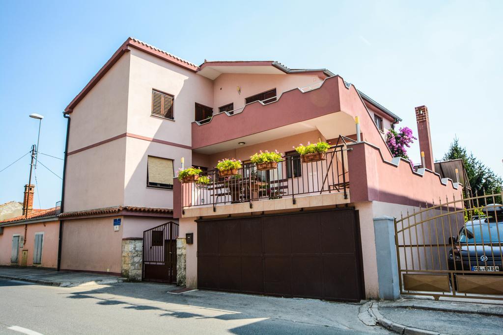 Apartments Ema Pula Exterior foto